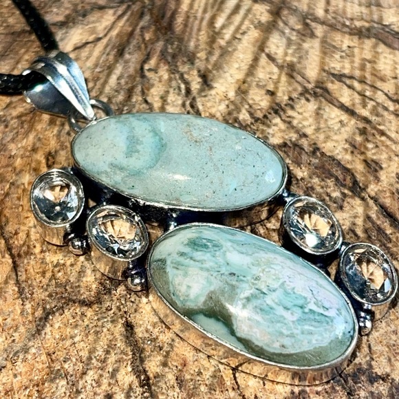 Variscite Utahlute Pendant 2 1/4” - Picture 4 of 11